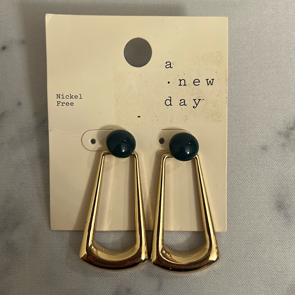 A New Day Target Gold Earrings 5$